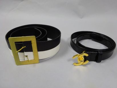 CHANEL 

Lot de deux ceintures de dame dont:

Printemps...