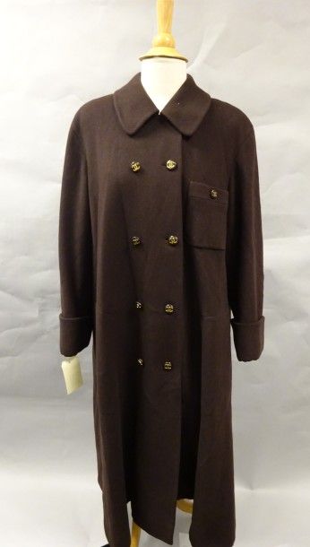 CHANEL


Long manteau croisé en cachemire...