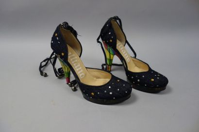 GALLIANO


Paire d'escarpin en toile façon...