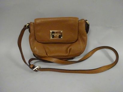 MICHAEL KORS ou CHEYENNE ou GUESS
MICHAEL...
