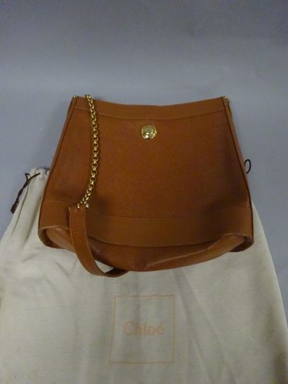 CHLOE


Sac en cuir fauve, anse épaule, chaîne...