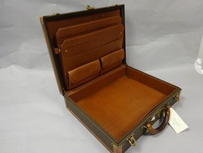 LOUIS VUITTON, Attaché case modèle Président


Attaché...