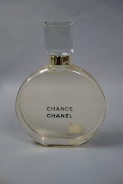 CHANEL
Lot de flacons factices comprenant...