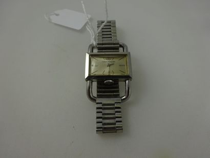 JAEGER LE COULTRE, modèle Etrier


Montre...