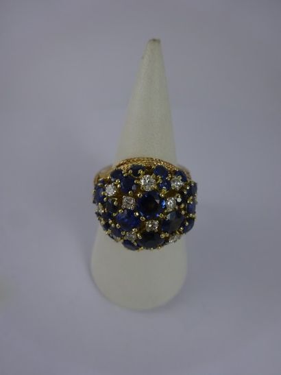 Bague en or jaune (750), la monture à motif...