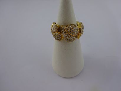 Bague en or jaune (750) à motifs de feuilles...