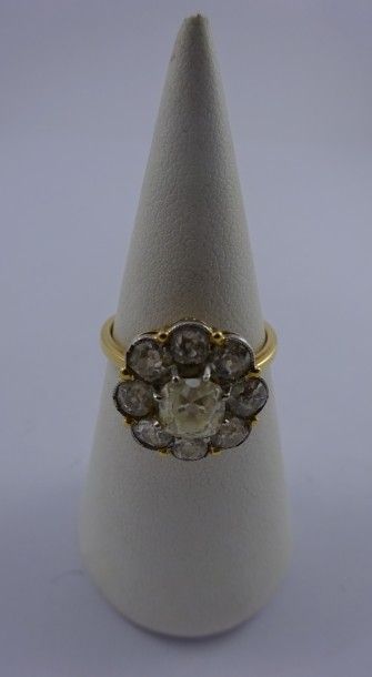 Bague en or jaune (750) et platine (950)...