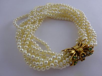 Bracelet composé de neuf rangs torsadés de...
