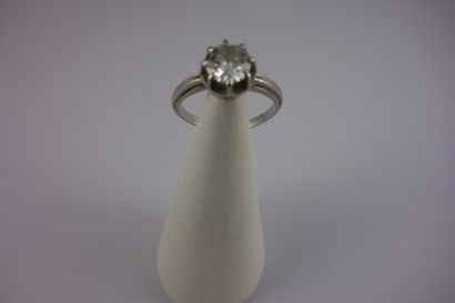 Bague solitaire la monture en platine (750)...