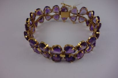 Bracelet souple en or jaune (750) orné d'amethystes...