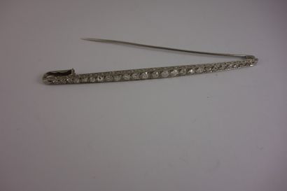 Broche barrette en platine (950) ornée d'une...