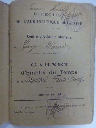 Rare ensemble de six carnets de vol du pilote...
