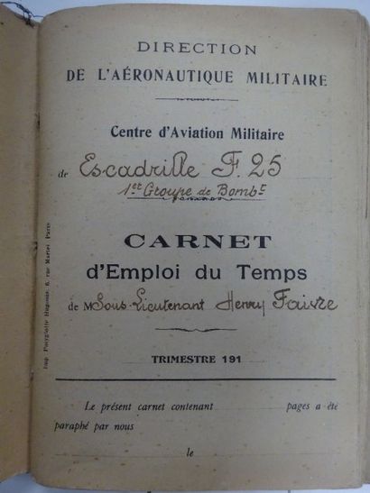Rare ensemble de six carnets de vol du pilote...