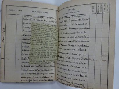 Rare ensemble de six carnets de vol du pilote...