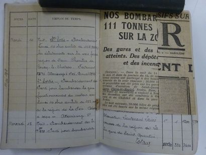 Rare ensemble de six carnets de vol du pilote...