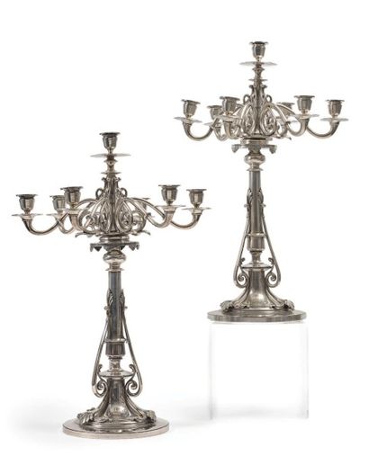 CHRISTOFLE
Paire de candélabres en métal...