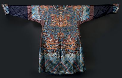 CHINE
Robe dragon d'homme en soie brune à...