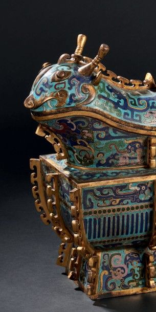 CHINE
Rare vase à vin couvert, siguang, en...