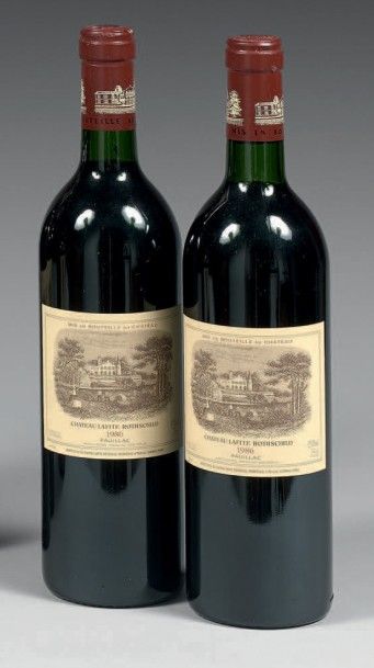Château LAFITE ROTHSCHILD 2 bouteilles, 1986.
Niveau...