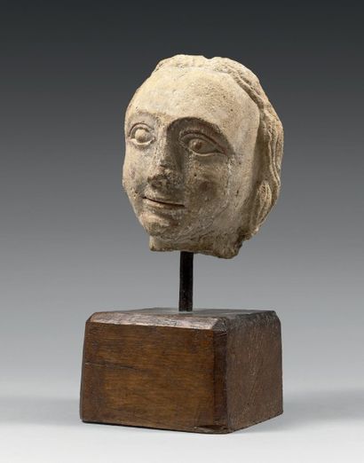 Tête d'homme.
Visage au grand front dégarni,...