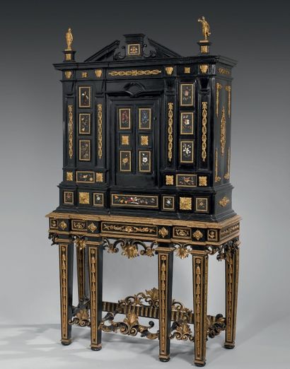 Important cabinet de forme architecturée...