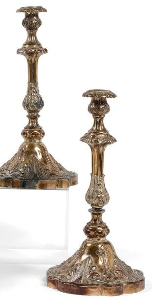 Paire de grands bougeoirs en argent (950...