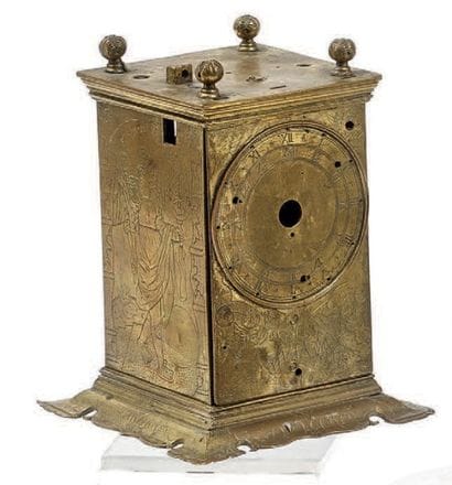 Boîtier d'horloge de table en laiton.
Sur...