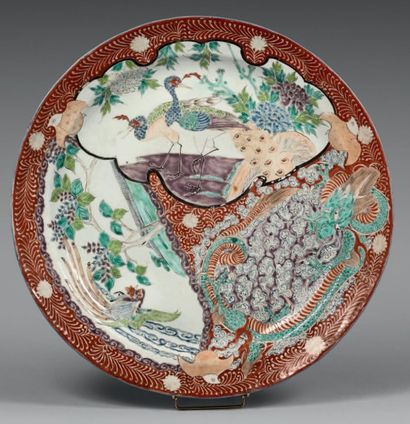 JAPON

Grand plat circulaire en porcelaine.
Décor...