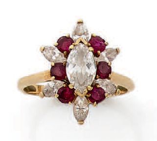 Bague en or jaune (750 millièmes), sertie...