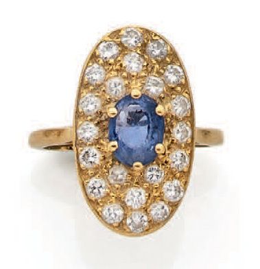 Bague ovale en or jaune (750 millièmes),...