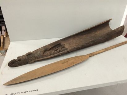 Océanie

Proue et de pirogue et pagaie en...