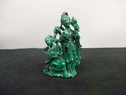 CHINE

Groupe en malachite sculptée représentant...