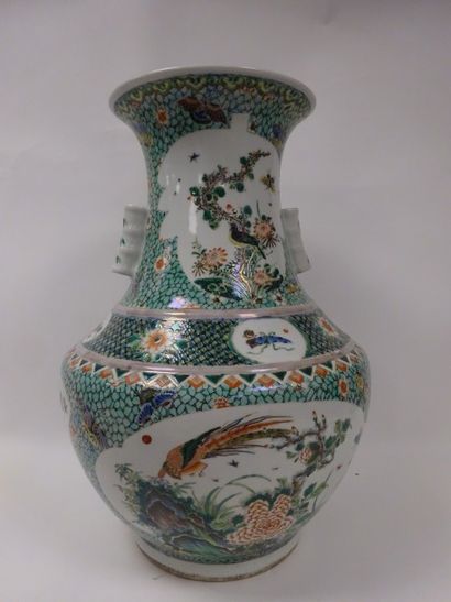 CHINE 

Vase à panse renflée et col évasé...