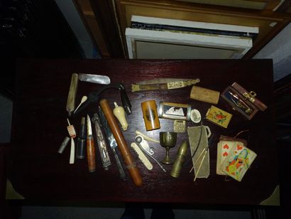 Lot d'objets souvenirs relatif à la mer et...