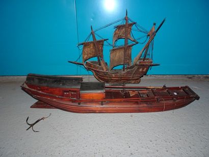 Lot de deux maquettes (jonque ou caravelle)...