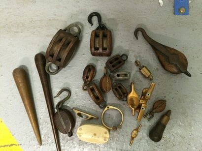 Lot de 12 poulies en bois et 6 pièces ou...