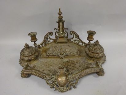 Encrier nécessaire de bureau en bronze patiné...