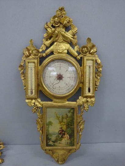 Baromètre-thermomètre en bois doré à décor...