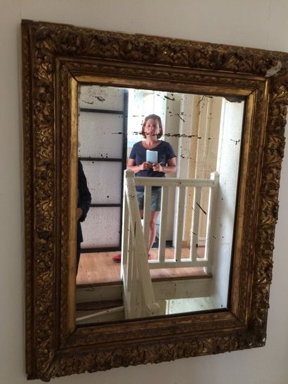 Miroir rectangulaire en bois et plâtre doré.

Fin...