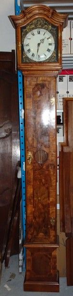 HOLLANDE
Horloge de parquet en noyer mouluré...