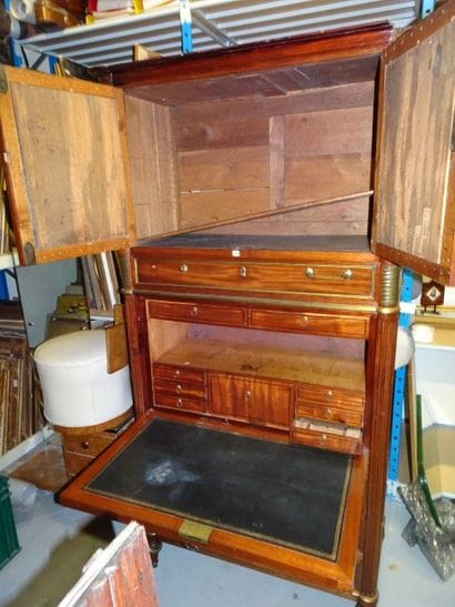 Secrétaire en armoire, dit 