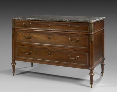Commode en acajou, placage d'acajou et baguettes...