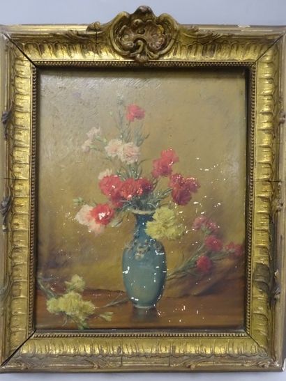 G. BENVETU. 


Vase d'oeillets. 

Huile sur...