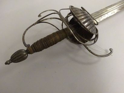 ESPAGNE ou ITALIE
Belle épée d'arme, modèle...