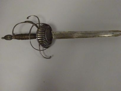 ESPAGNE ou ITALIE
Belle épée d'arme, modèle...