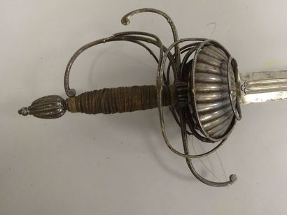 ESPAGNE ou ITALIE
Belle épée d'arme, modèle...
