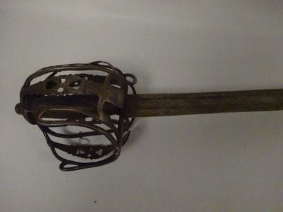 ECOSSE


Forte épée dite broadsword.

Garde...