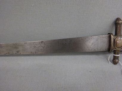 Dague de chasse.
Fusée en ébène mouluré rainuré...