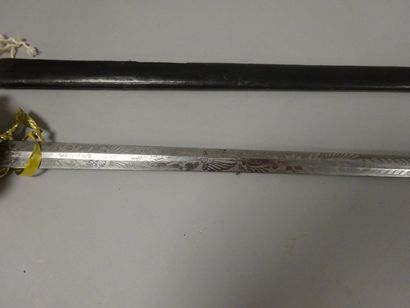 Epée d'uniforme.

Garde à une branche.

Clavier...