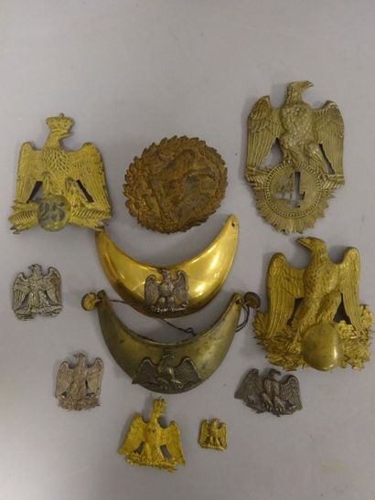 Ensemble de cuivrerie en métal doré ou argenté...